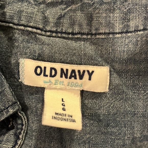 Old Navy women’s 100% cotton denim shirt - Picture 5 of 7
